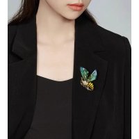 XSB228 - Flying Bee Saree Brooch